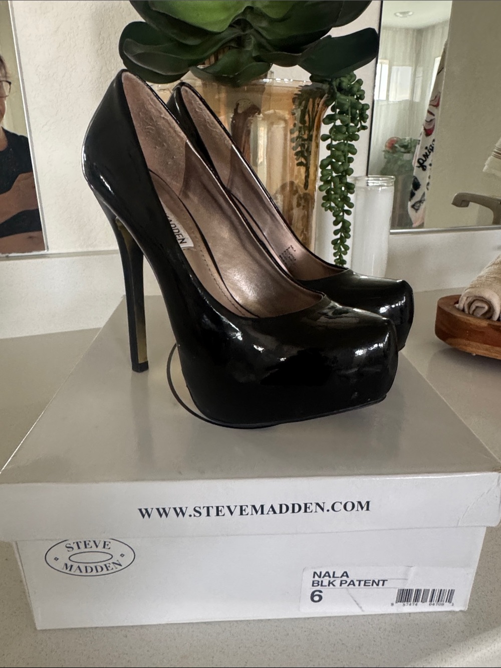 Steve Madden Black Patent Platform Pumps